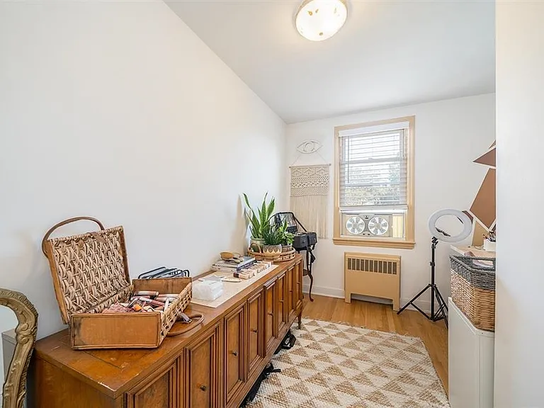 118 W 46th St — Photo 12