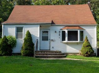 25 Lieper St, Huntington Station, NY 11746