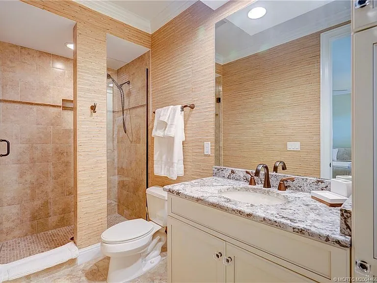 1528 NE Outrigger Landings Dr #208 — Photo 37