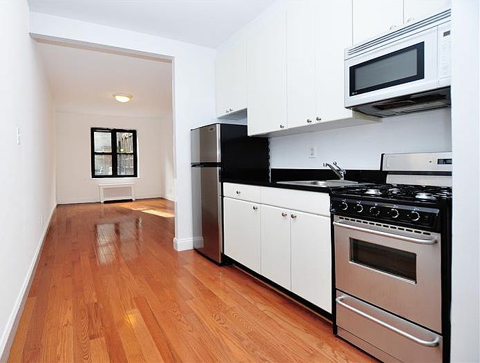 1st image of 312-320 W 23rd St #1L