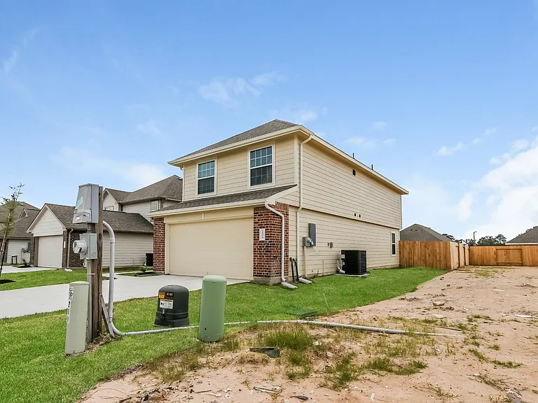 209 Pronghorn Dr — Photo 1