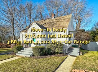 10 David St, Waterford, CT 06385