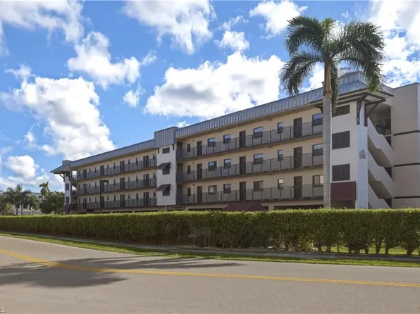 801 River Point Dr APT 303A, Naples, FL 34102