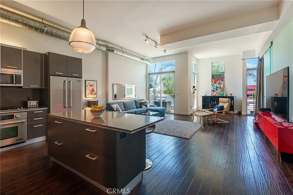 2 bed, 1290 sqft, $5,750 — Photo 1
