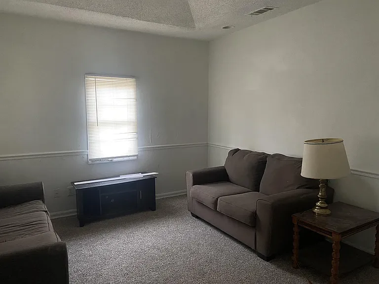 558 Cleveland St — Photo 2
