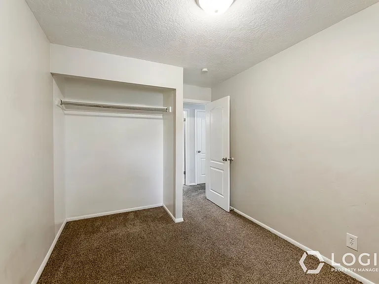 598 W 1975 N — Photo 10
