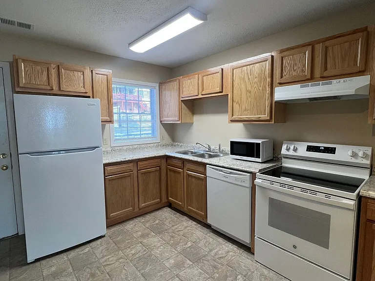 The Gables Apartments — Photo 12