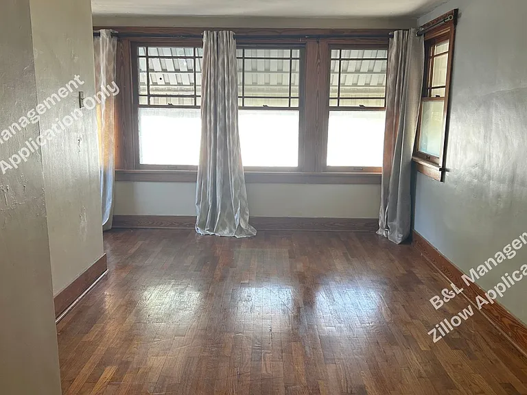 1034 SW Lincoln St — Photo 2