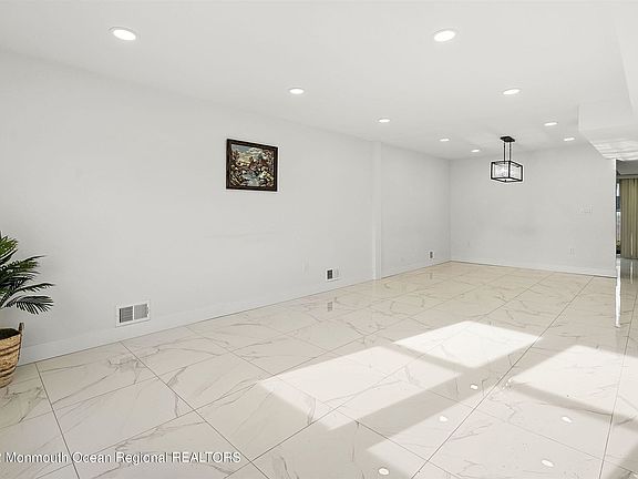 3rd image of 167 Village Rd