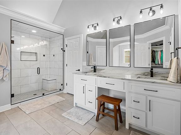 5th image of 4416 W Arlington Dr