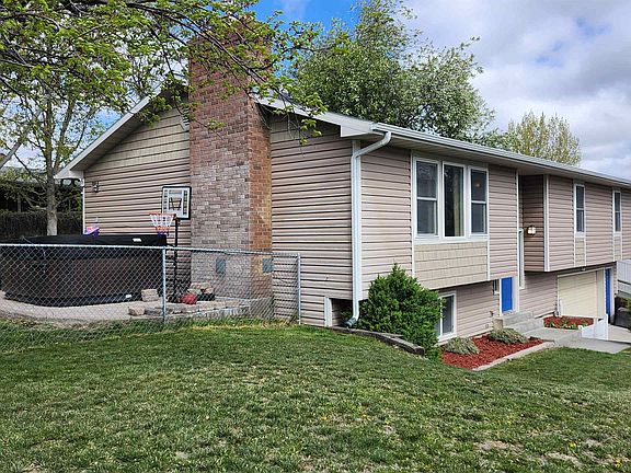 3rd image of 391 Valleyview Dr