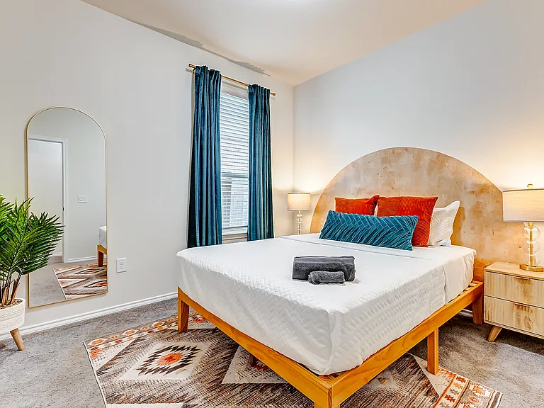 Secondary Bedroom- Queen Bed