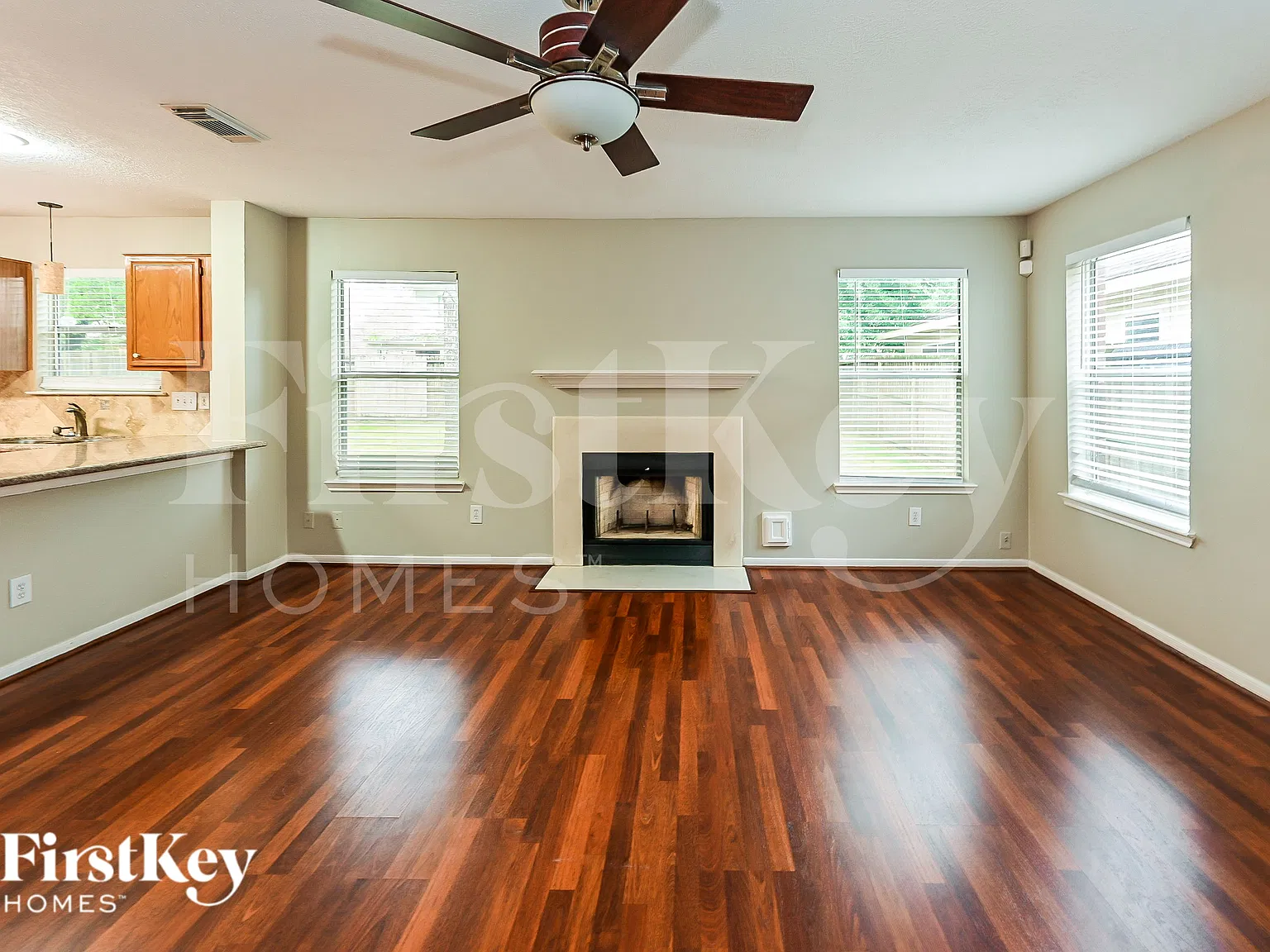 4 bed, 2.5 bath, 2341 sqft, $2,000 — Photo 4