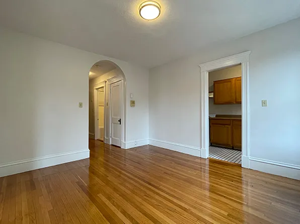 257 Washington St APT 1, Salem, MA 01970