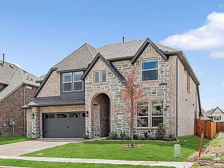 1010 Ridgehurst Rd — Photo 2