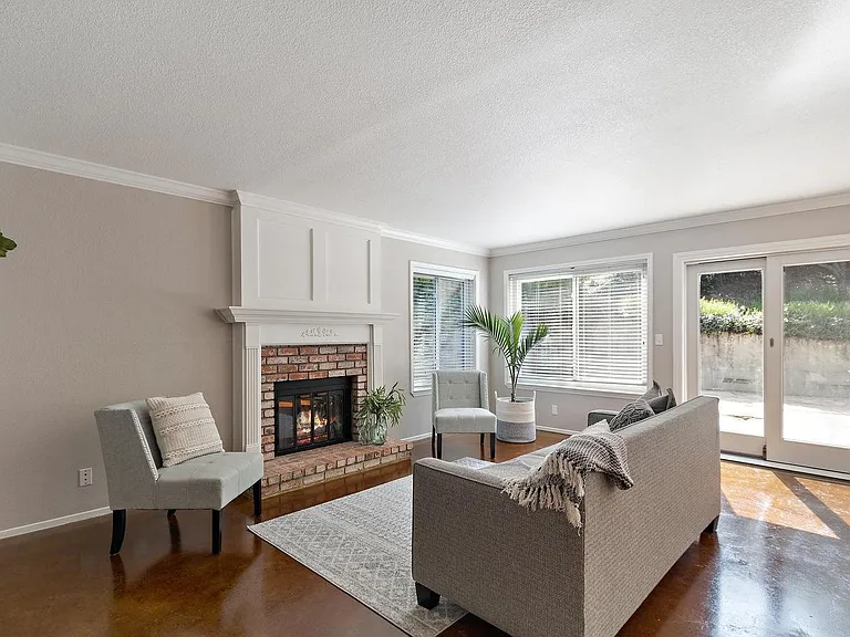 850 Rose Dr — Photo 4