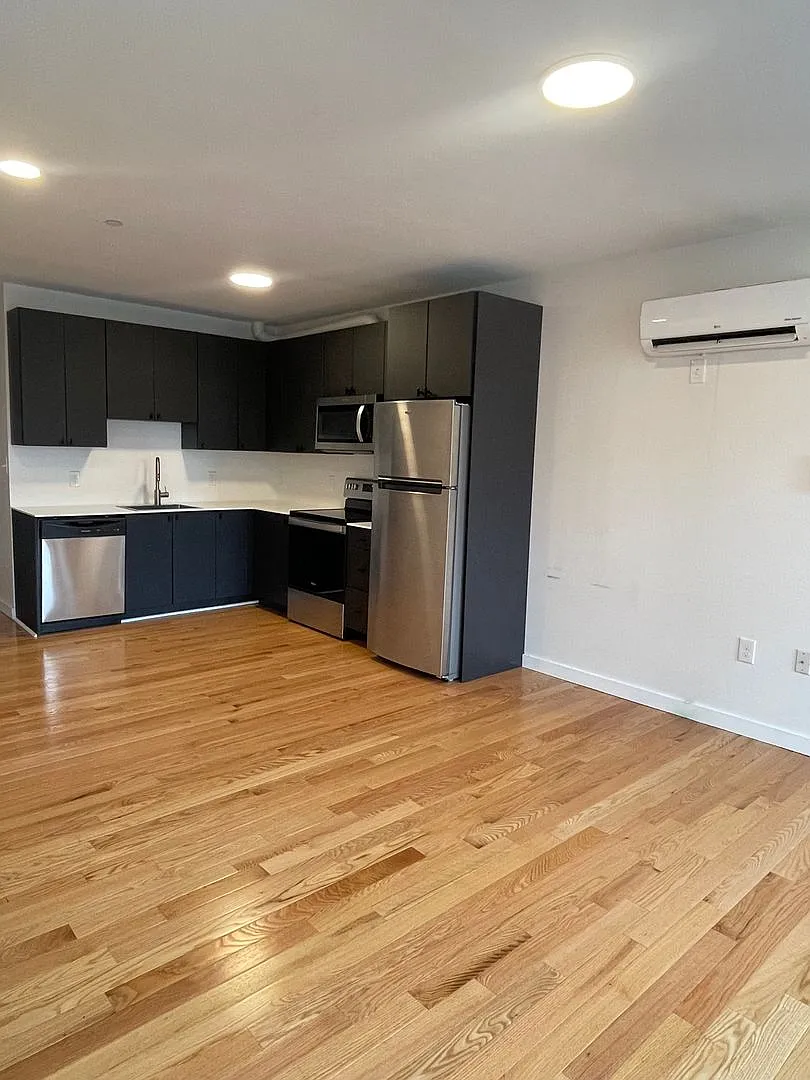 2527 St Paul Street — Photo 4