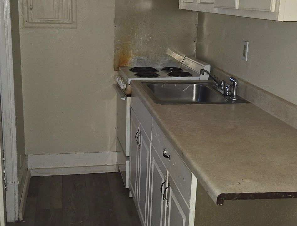 2nd image of 106 Windham St #2