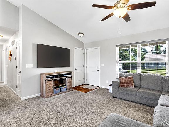 2nd image of 155 Williamsburg Ln