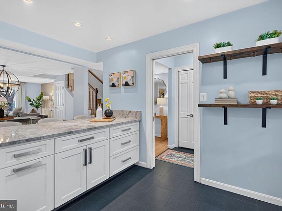 5th image of 609 4th St SW