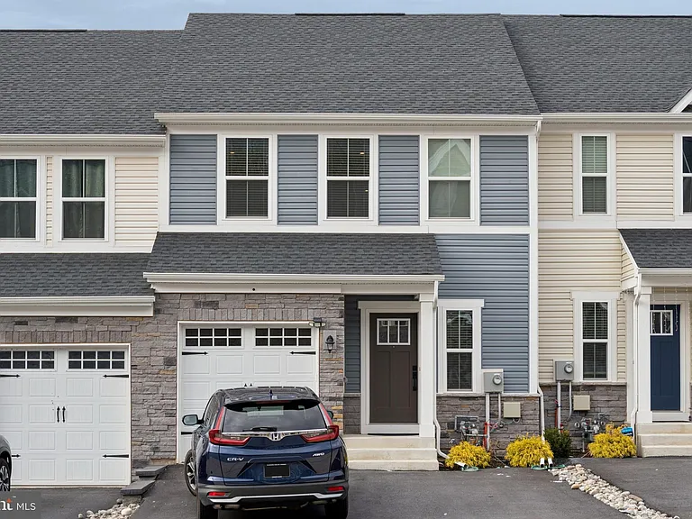 120 Arden Way — Photo 2