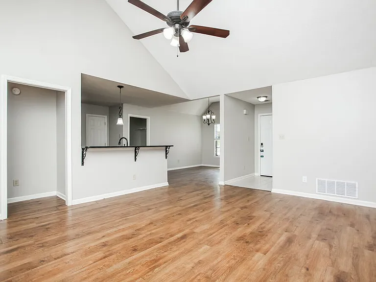 10824 Ridgefield Dr — Photo 3