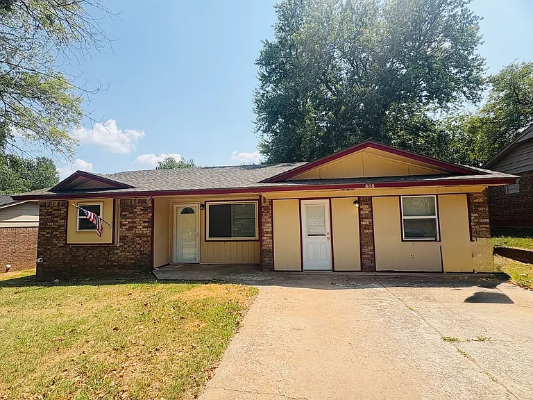 808 Catherine Dr — Photo 4