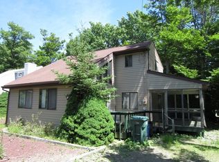 519 Country Place Dr, Tobyhanna, PA