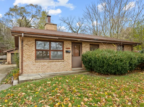 211 S Van Buren St, Dundee, IL 60118