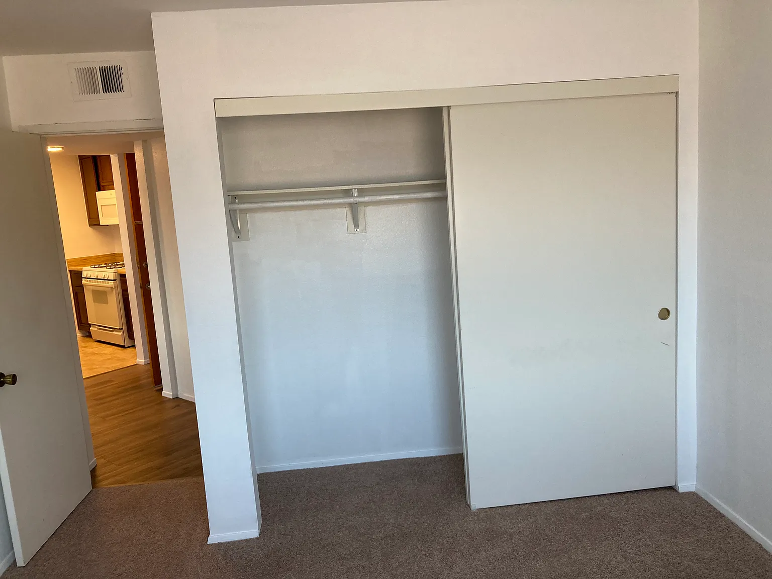 2 bed, 916 sqft, $2,750 — Photo 4