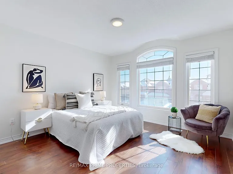 22 Waymount Ave — Photo 4