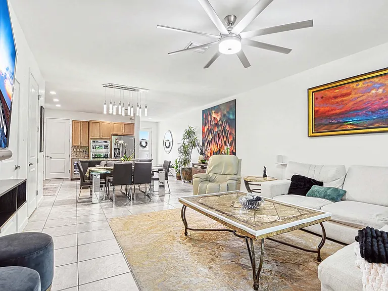 13045 Pembroke Dr — Photo 4