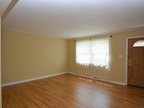 2nd image of 3716 Glengary Ave
