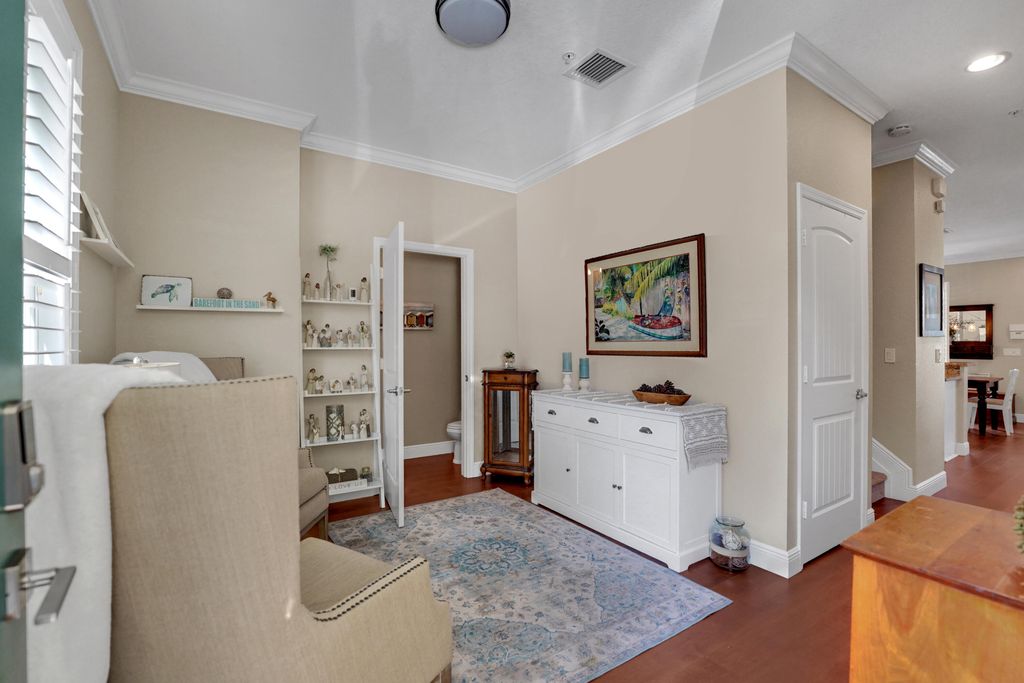 243 SW 7th Street, photo 3