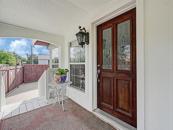 3rd image of 2809 Tooke St
