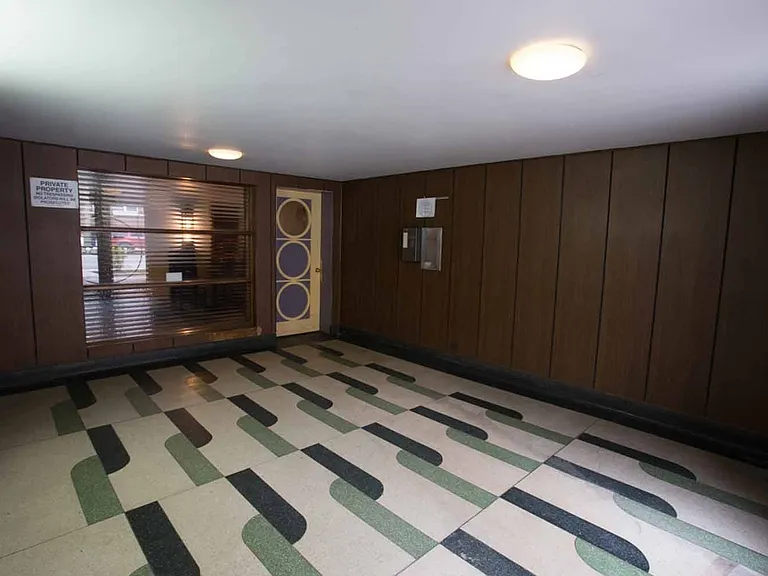 5337 S. Hyde Park Boulevard — Photo 8
