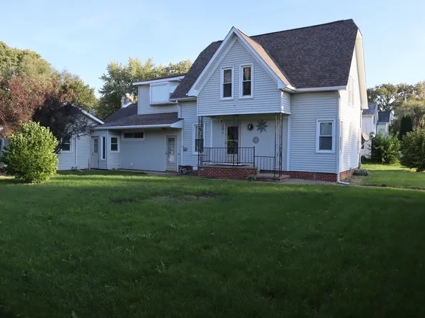 101 N 2nd St, Walnut, IL 61376