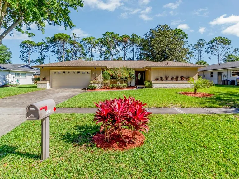 8135 Banyan Blvd — Photo 1