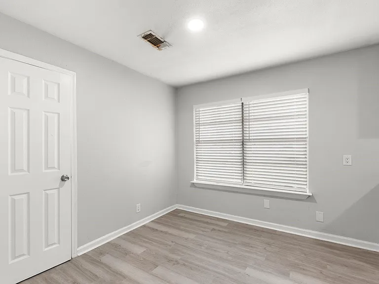 7938 Snowden St — Photo 10