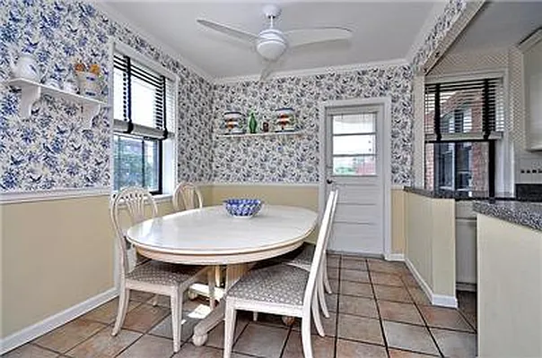 Sold by Exclusive Properties Sotheby's International Realty | media 28