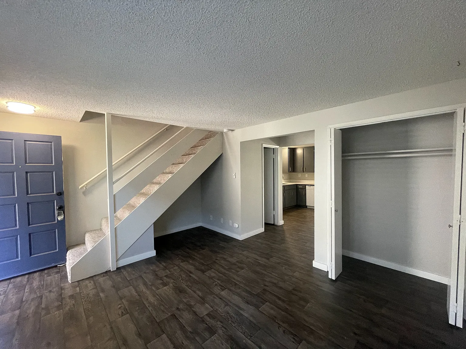 2 bed, 1.5 bath, 952 sqft, $1,999 — Photo 2
