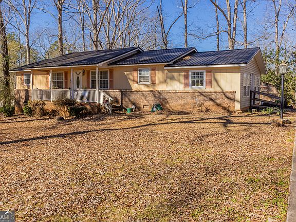 3rd image of 107 Maynard St