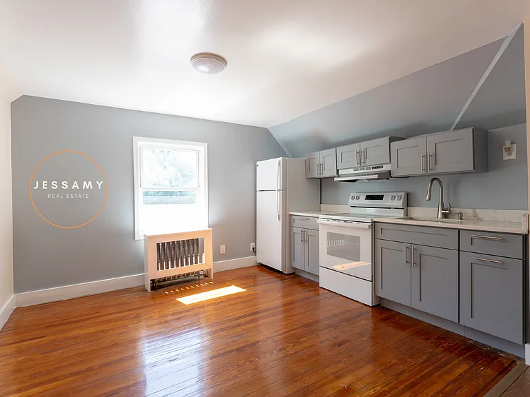33 Oneida Ave #3 — Photo 1