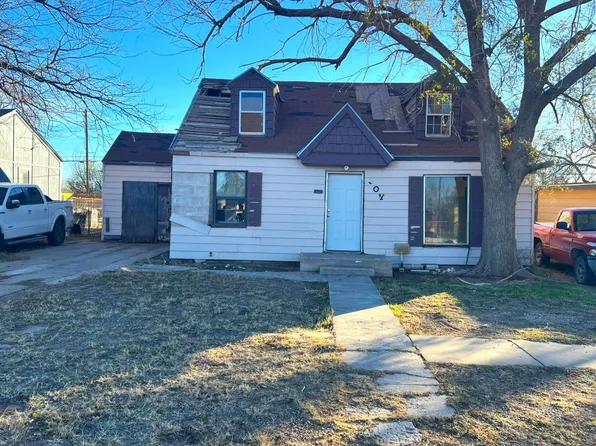 307 Avenue L, Levelland, TX 79336