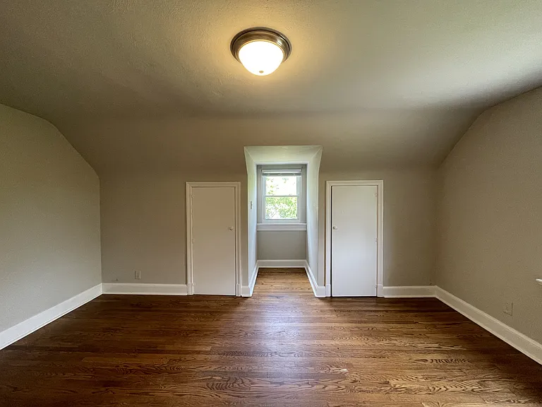 3873 S Amherst Hwy — Photo 13
