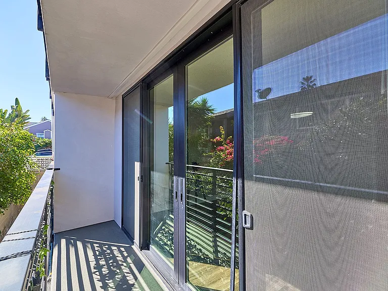 Surfcaster Apartments — Photo 12
