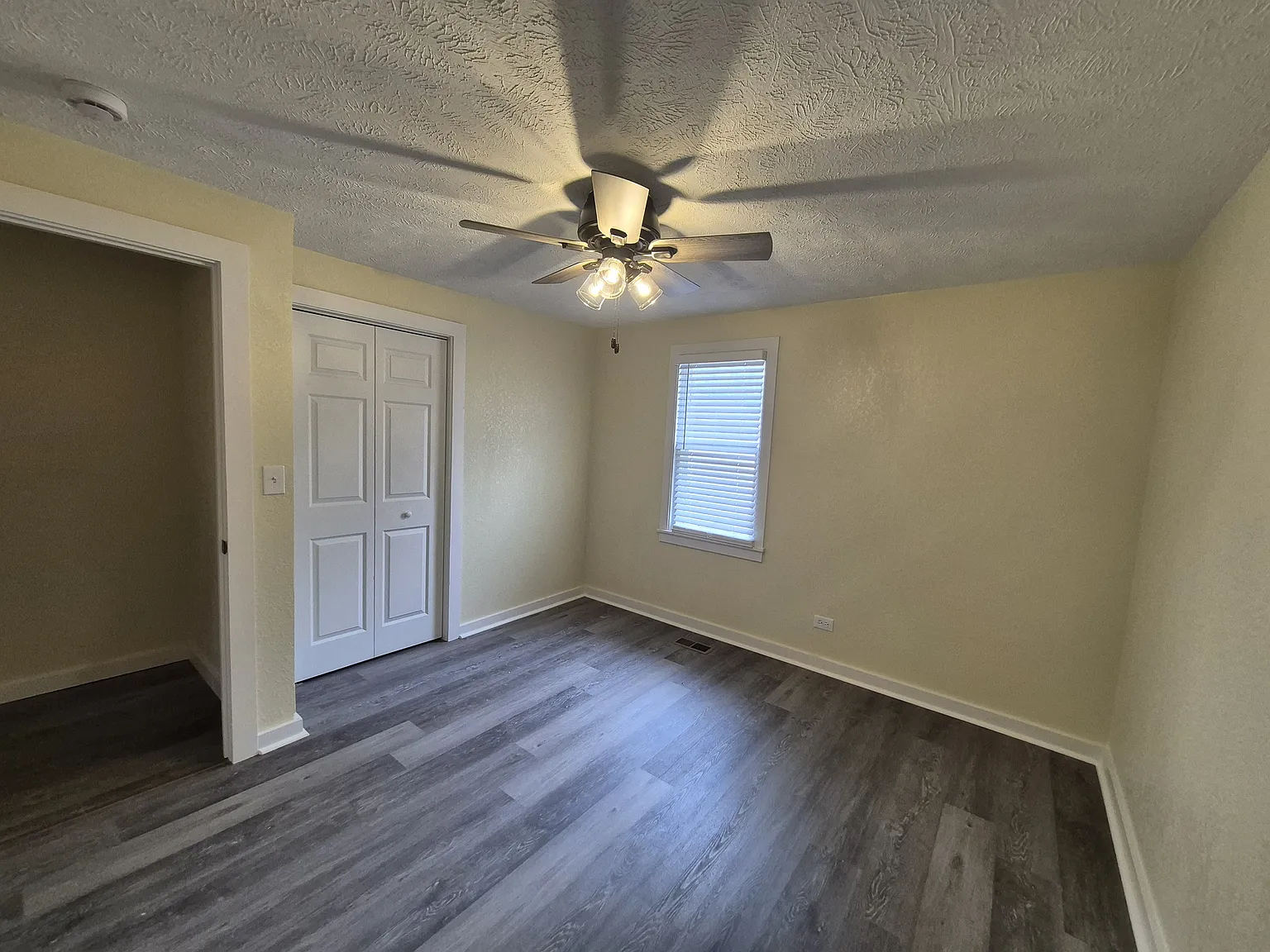3 bed, 1120 sqft, $1,300 — Photo 3
