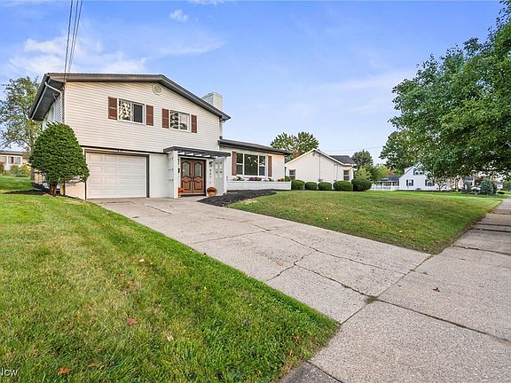2nd image of 907 Lawrence Ave