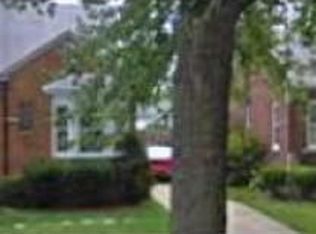 20444 Elkhart St, Harper Woods, MI 48225