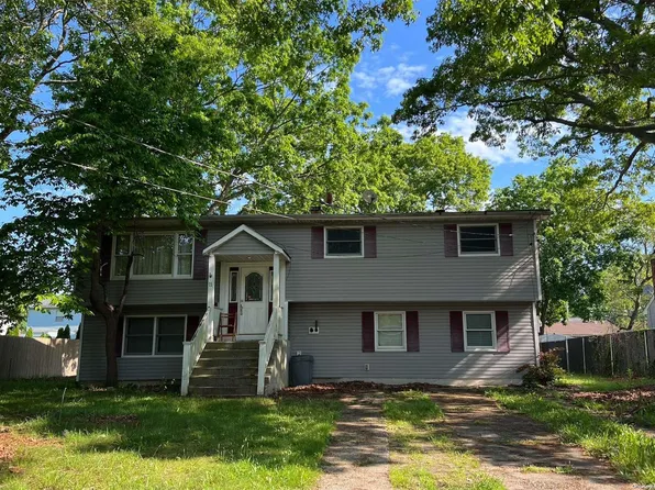 11 W Tipton Drive, Shirley, NY 11967